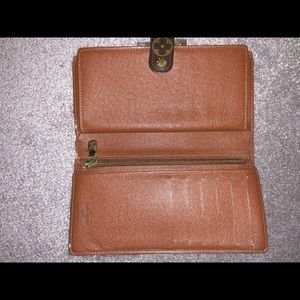 Luis Vuitton wallet monogram 100 authentic